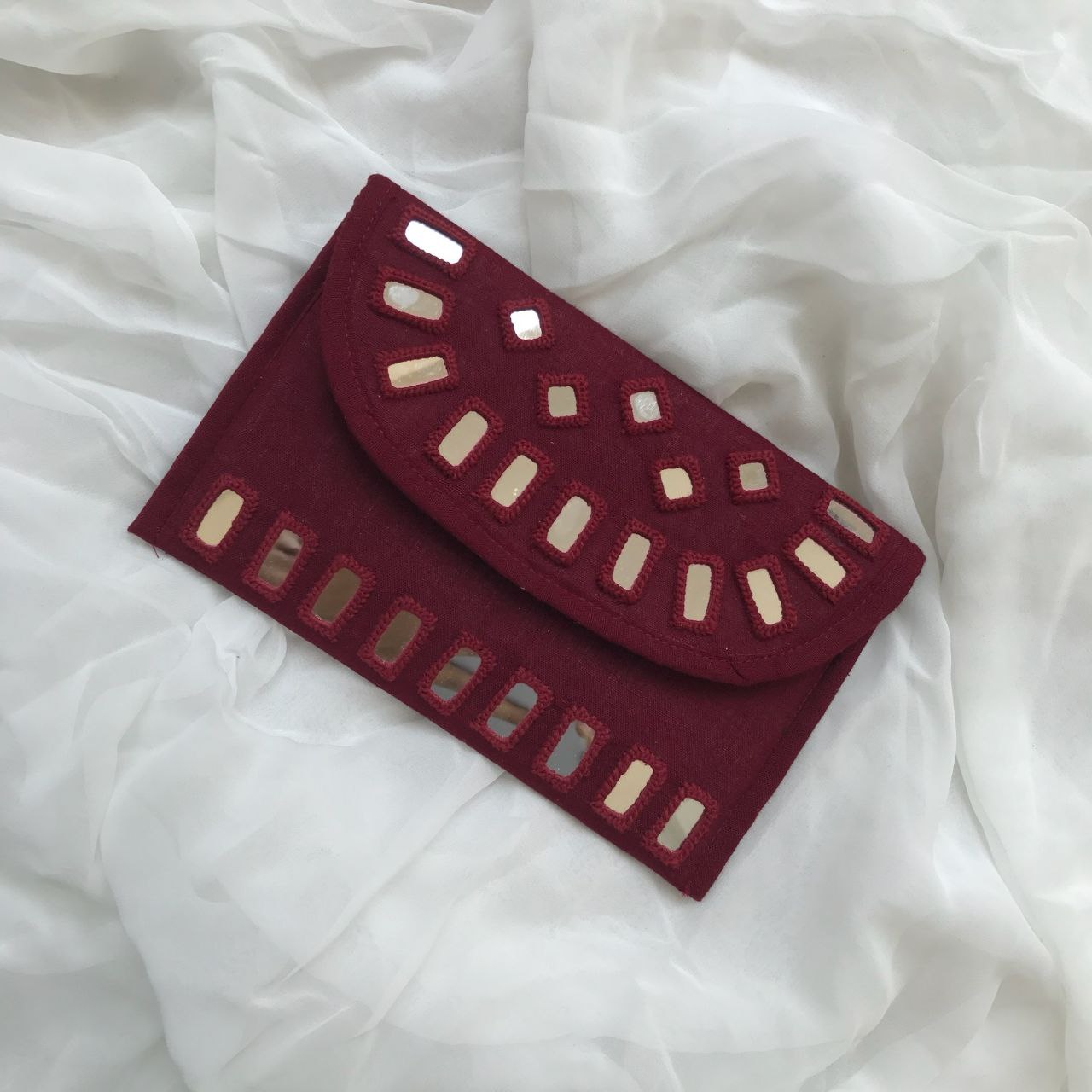 maroon sling