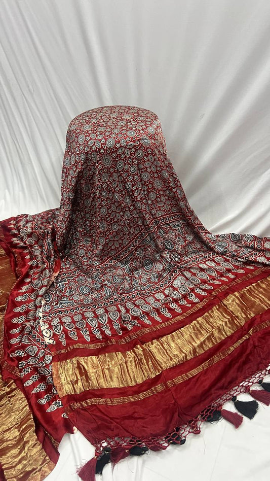 Ajarak print dupatta - maroon